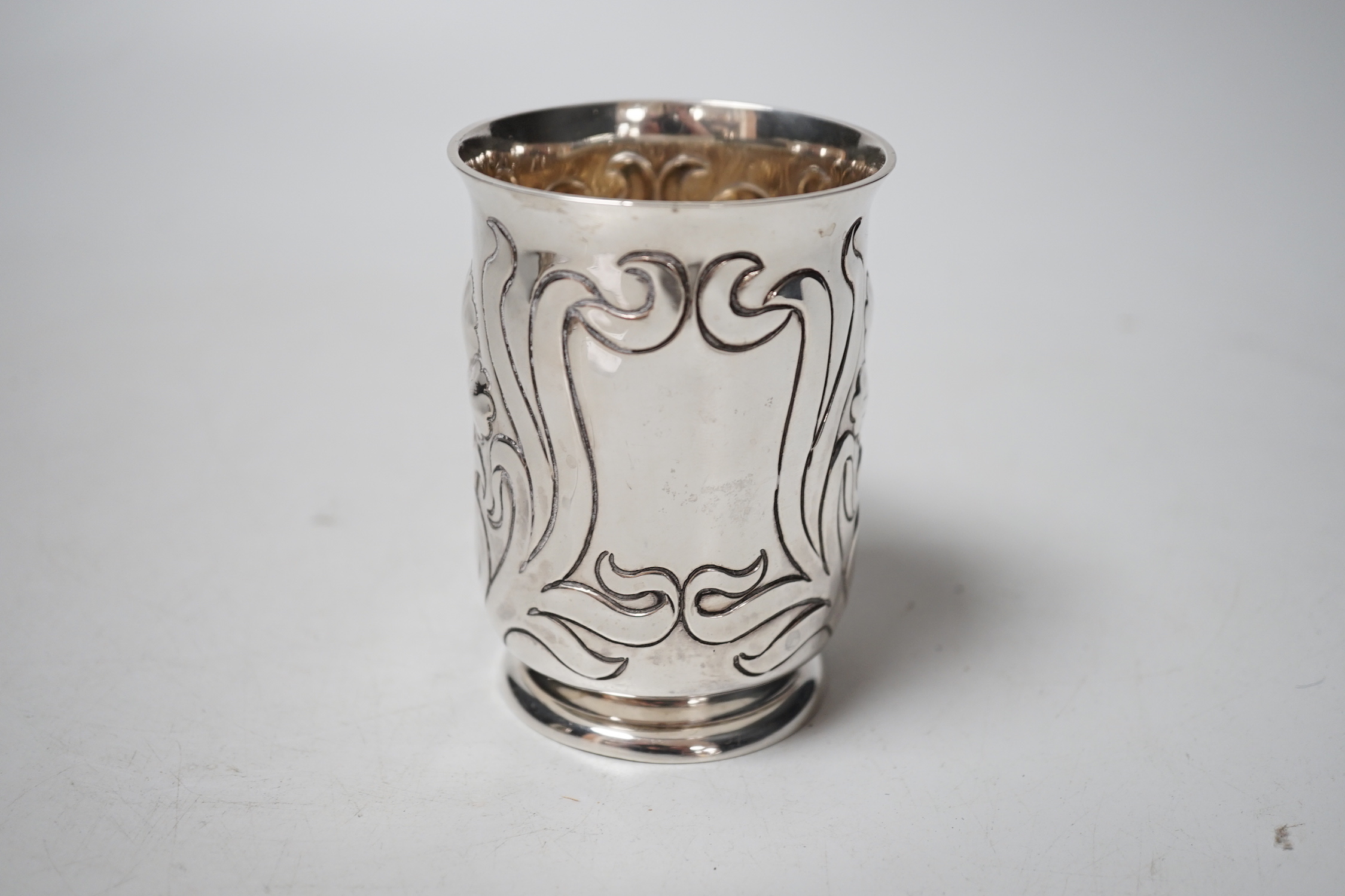An Art Nouveau silver christening mug, Thomas Hayes, Birmingham, 1904, 89mm.